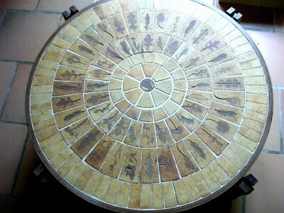 Table basse Roger CAPRON VALLAURIS modèle " Garrigue " carreaux Herbier, 95 cm - Photo 1/4