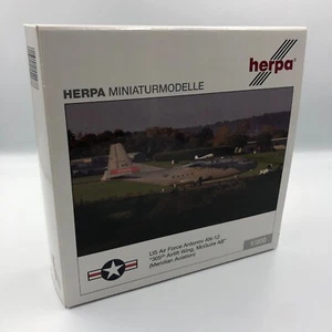 Model of the Antonov AN-12 USAF "305th Airlift Wing, Scale: 1/200 Herpa 554978 - Picture 1 of 10