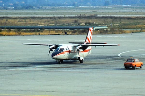 Original aircraft slide/Dia  Let L-410 (vermutlich OK-DDX) in SXF - Bild 1 von 2