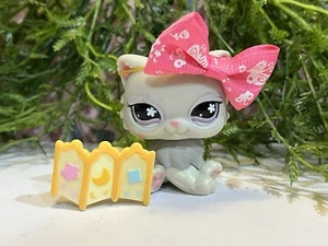 Littlest Pet Shop 609 722 Lps Authentic Gray Persian Cat Purple Flower Eyes - Picture 1 of 5