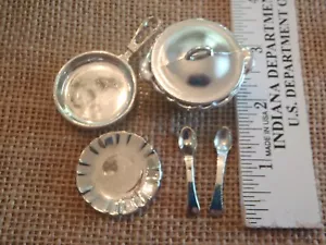 Barbie Mattel Casa de Muñecas Diorama Platos de Cocina Ollas Sartenes Plata Lote D37I - Imagen 1 de 5