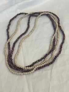 Hermoso par de collares pequeños con cuentas 34" color púrpura y crema - Imagen 1 de 3