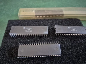 mc68hc24p Motorola Parallel I/O Port, 16 I/O, CMOS, PDIP40 1 each - Picture 1 of 4
