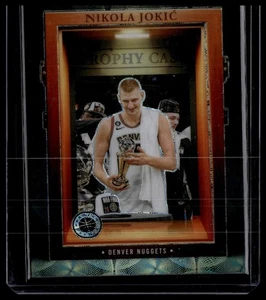 2023-24 Hoops Premium Stock #9 Nikola Jokic Trophy Case Premium - Bild 1 von 2