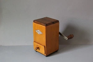 KyM Kissing und Möllmann Kaffeemühle Kastenmühle Modell 9553 Nussbaum Buche - Picture 1 of 5