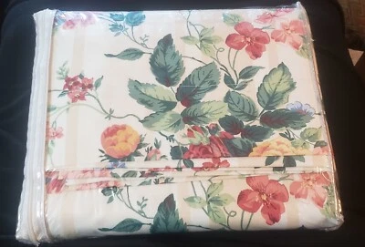 Cortinas de cortina Romantique Cottage Core Croscill com amarrações framboesa 84 x 63 - Imagem 1 de 4