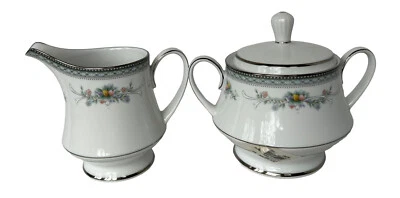 Crema legendaria Noritake Brookvale y azúcar y tapa 4098 con etiquetas fruta y floral Foto 1 de 4