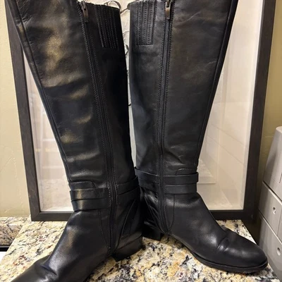 Bota de montar Via Spiga Prish alta de cuero con hebilla con cinturón Foto 1 de 4