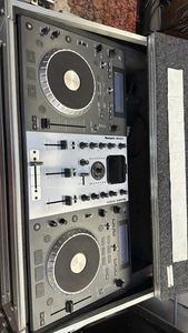 Numark Mixdeck Digital DJ Controller With Hard Case Perfect Condition - Picture 1 of 3