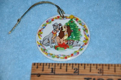 Disney Grolier 'Es la Temporada "Lady and the Vagabundo" Ornamento Foto 1 de 2