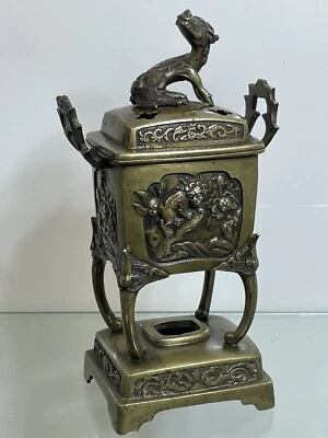 ANTIGUO INCENSARIO JAPONÉS DE BRONCE 19c con remate foo-dog en tapa y medallones en relieve Foto 1 de 4