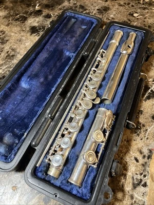 Artley Symphony Flute 77-0 - Silver Plated w Case & Cleaning Rod - Beg/Inter - Image 1 of 4