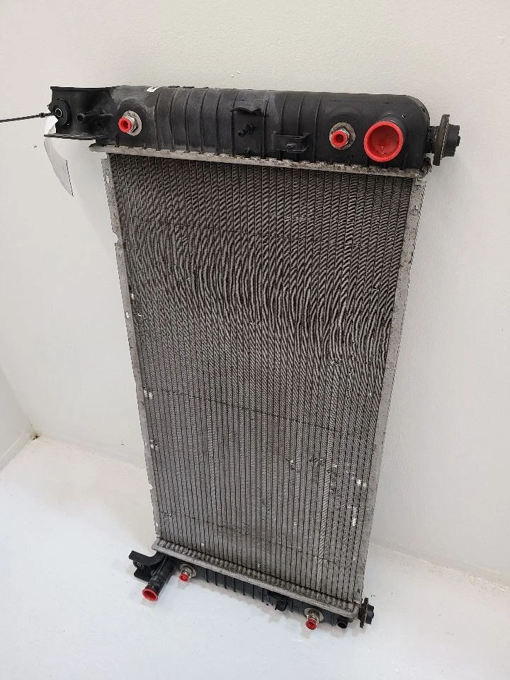 2009-2014 CHEVROLET SUBURBAN 1500 Radiator With Enhanced Cooling Package Opt K5L Foto 1 de 4