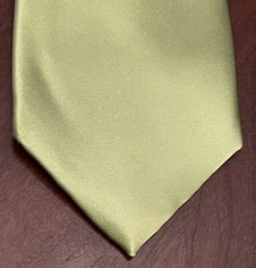 Geoffrey Beene Green Hand Made 100% Polyester Men’s Neck Tie Made In China - Picture 1 of 9