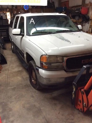 1999 2000 2001 2002 2003 GMC YUKON XL * FRONT RIGHT PASSENGER (OE) FENDER WHITE - Image 1 of 4