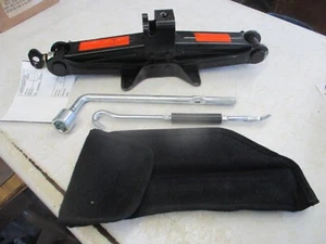 2005 Sedona Jack & Tools 02-04 - Picture 1 of 3