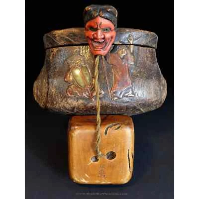 Máscara Masanao Hannya Netsuke principios del siglo XIX Burlwood Tonkotsu Sagemono 正直根付 Foto 1 de 4