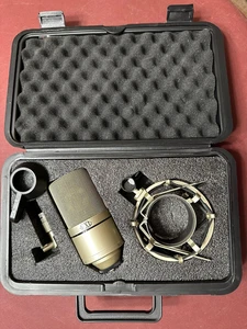 MXL 990 Professional Condenser Microphone W/shockmount CASE & Mic Holder - Picture 1 of 15