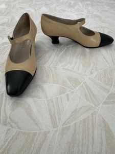Chanel Beige/Schwarze Leder Slingback Pumps Größe EU 35,5 - Bild 1 von 11