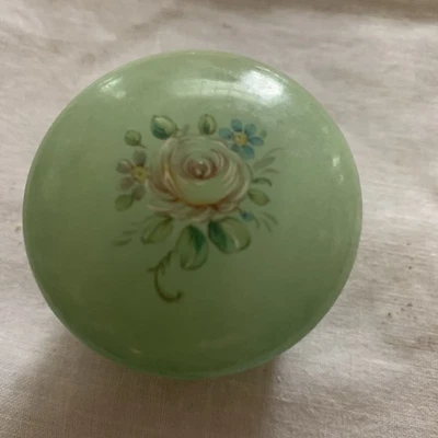 Vintage Green Alabaster Floral Hinged Trinket Jewelry Box Hand Carved Floral - Image 1 of 4