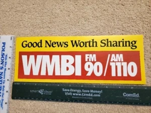 Oldtimer unbenutzt Autoaufkleber WMBI FM 90 AM 1110Chicago Good News Worth Sharing  - Bild 1 von 2