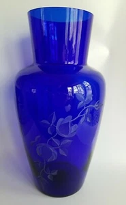 Vintage Fenton Handmade Cobalt Blue Sand Carved Floral Vase 7561 KY Signed 11" H - Picture 1 of 8