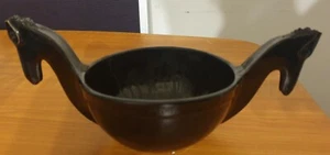 Unusual Black Glazed Ceramic Bowl with Stylised Horse Head Handles - Bild 1 von 3