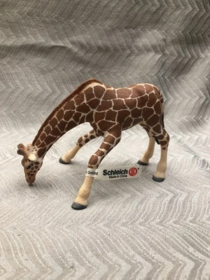 Schleich 14390 Giraffe Drinking Retired - Image 1 of 2