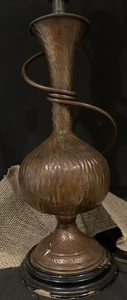 ANTIKE GEHÄMMERTE GEDREHTE KUPFERLAMPE Kunsthandwerk Mission Schreibtisch Tischleuchte funktioniert - Bild 1 von 11