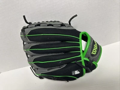 wilson baseball mitt brand new 10 1/2 Kids - Image 1 of 4