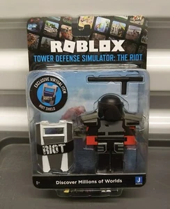 Roblox Tower Defense Simulator: The Riot Figure with Exclusive Virtual Item - Picture 1 of 2