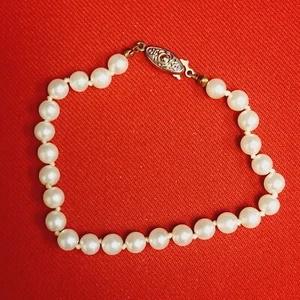 Vintage Hand Strung Ivory Faux Pearl Bracelet - Picture 1 of 7