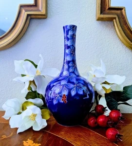Fukagawa Cobalt Blue Vase with Grape & leaf Motis Seiji Shiubu - Picture 1 of 12