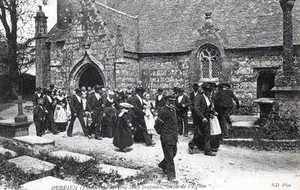 CPA 29 BERRIEN UNE NOCE BRETONNE SORTIE DE L'EGLISE (BELLE ANIMATION - Imagen 1 de 1