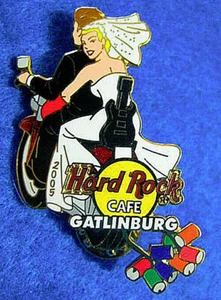 GATLINBURG JUST MARRIED BRIDE GROOM MOTORCYCLE BIKE HONEYMOON Hard Rock Cafe PIN - Picture 1 of 1