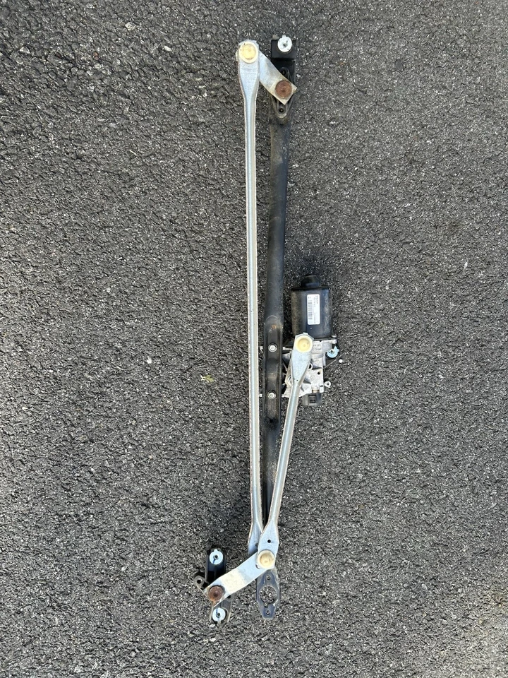 2008-2014 Chevrolet Express/GmcSavanna USED Wiper motor & linkage assy - Image 1 of 4