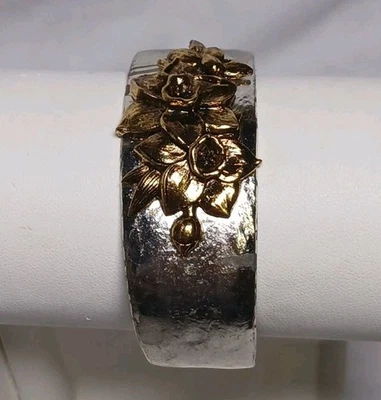 Brazalete Flor Modestia Fidelidad Cumpleaños Diciembre 2.25" Foto 1 de 4