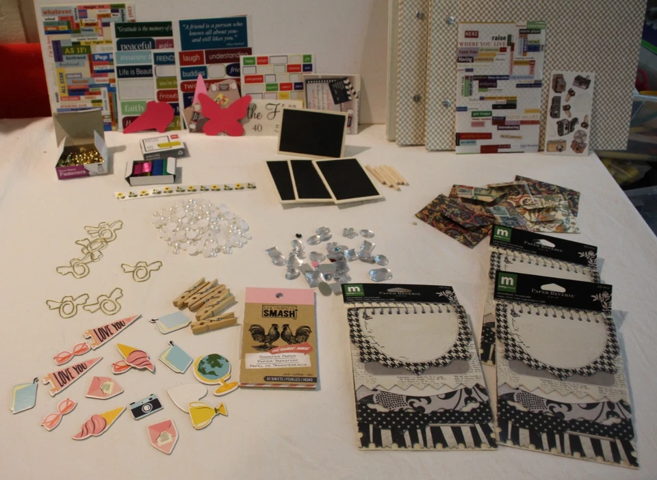 Lote de álbumes de recortes artesanías álbumes clips pegatinas sobres gemas arco iris grapas nuevo Foto 1 de 4