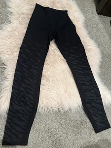 LULULEMON MUJER LEGGINGS NEGROS CEBRA TIGRE RAYAS RARO TALLA 2 25" ENTREPIERNA YOGA - Imagen 1 de 7
