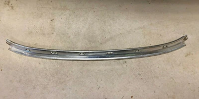 Triumph TR4 moldura de cabina trasera \ central Foto 1 de 3