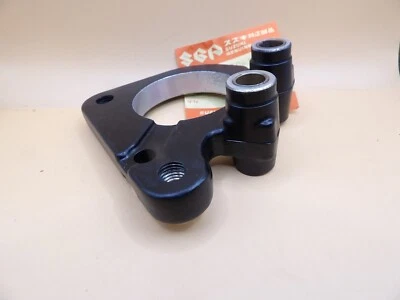 NOS Suzuki GT250 GT500 GT750 RE5 1973-1977 Genuine Caliper Holder 59150-18411 - Image 1 of 4