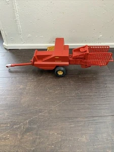 ERTL NEW HOLLAND SQUARE HAY BALER HAYLINER - Picture 1 of 7
