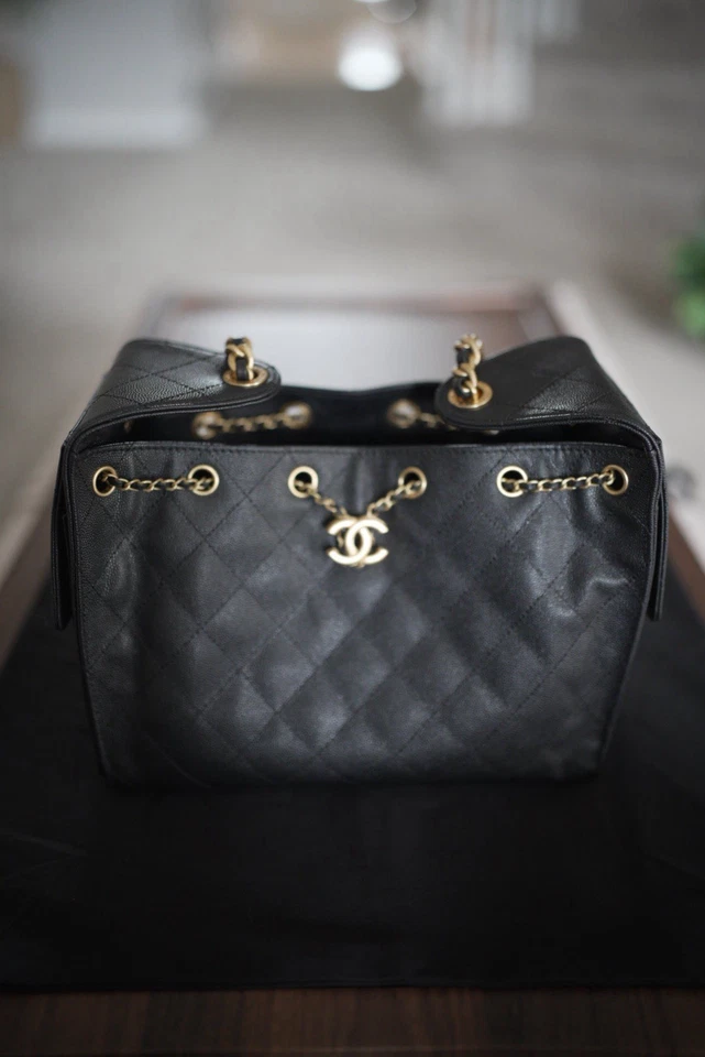 Bolso Hobo Chanel 25 C Cuero Caviar Negro Herrajes Dorados Antiguos. No incluye caja Foto 1 de 4