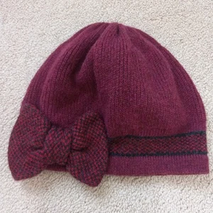 BLARNEY Woollen Mills Made Ireland Burgundy Bow Hat Outdoor Everyday Youth Adult - Picture 1 of 3