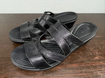 Sandalias Crocs Leigh-Ann mini cuña con correa de cuero para mujer talla 8 negras cómodas Foto 1 de 4