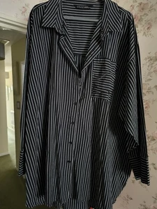 Black And White Stripe Shirt Size 26-28 - Picture 1 of 1
