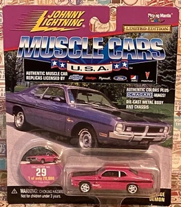Johnny Lightning 1971 Dodge Demon Muscle Cars USA Collection 1:64 lila pink - Bild 1 von 3