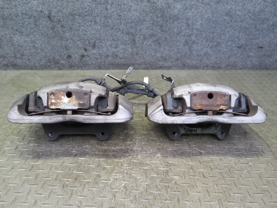 07-13 BMW E90 E92 E93 335i RWD CONJUNTO DE 2 PINÇAS DE FREIO DIANTEIRAS ESQUERDA E DIREITA FABRICANTE DE EQUIPAMENTO ORIGINAL - Imagem 1 de 4