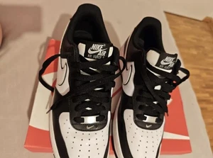 Nike Air Force 1 Schwarz/Weiß Größe 43 Neu - Bild 1 von 4
