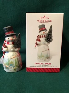 Hallmark 2014 Douglas J. Fichte - Snowtop Lodge Andenken Weihnachtsschmuck - Bild 1 von 6